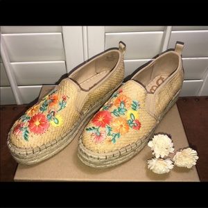 Sam Edelman embroidered sneakers🌈🌈